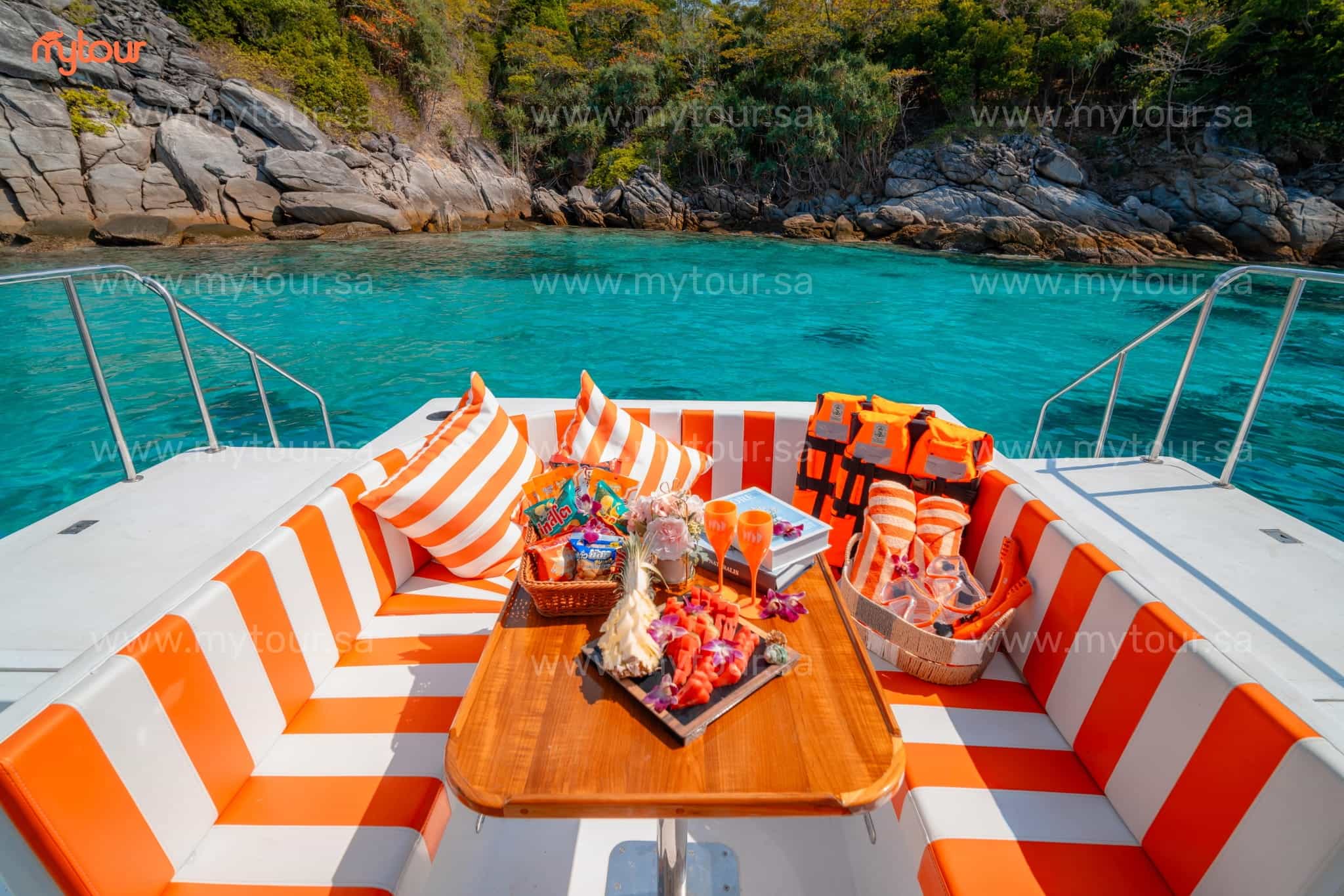 Private Luxury Yacht to Phi Phi Islands